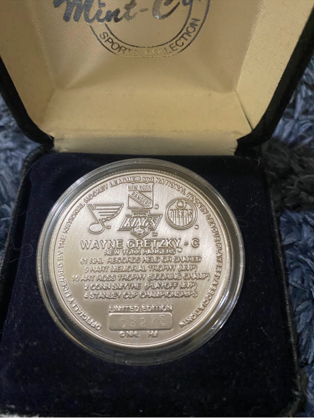 Wayne Gretzky Commemorative Retirement Medallion - Picture 3 of 3